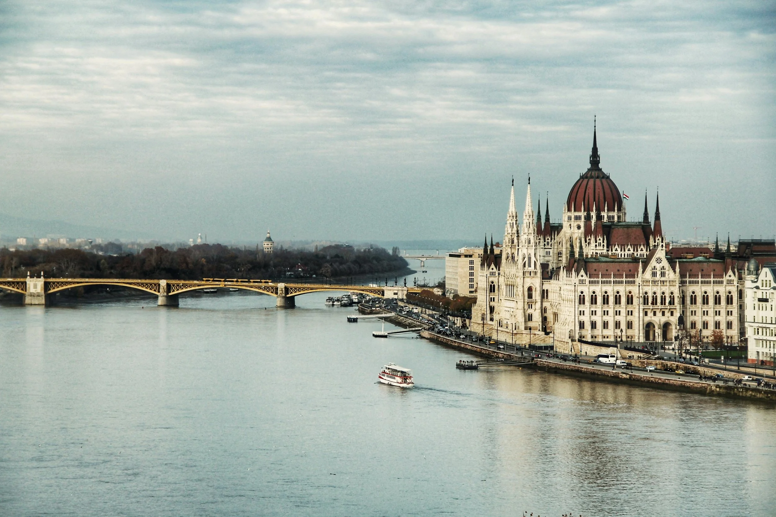 River Cruise vs. Ocean Cruise: How to Choose the Right Experience for You